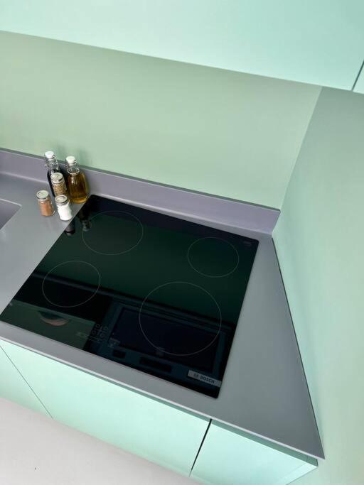 Penthouse With Private Rooftop And Hot Tub Διαμέρισμα *