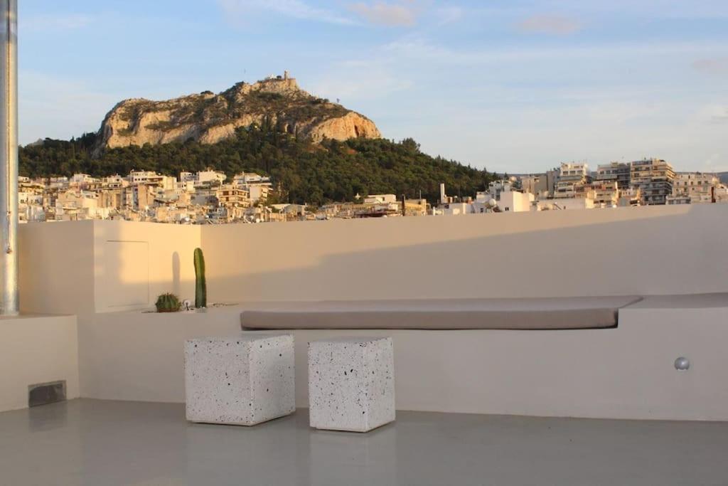 Penthouse With Private Rooftop And Hot Tub Athens