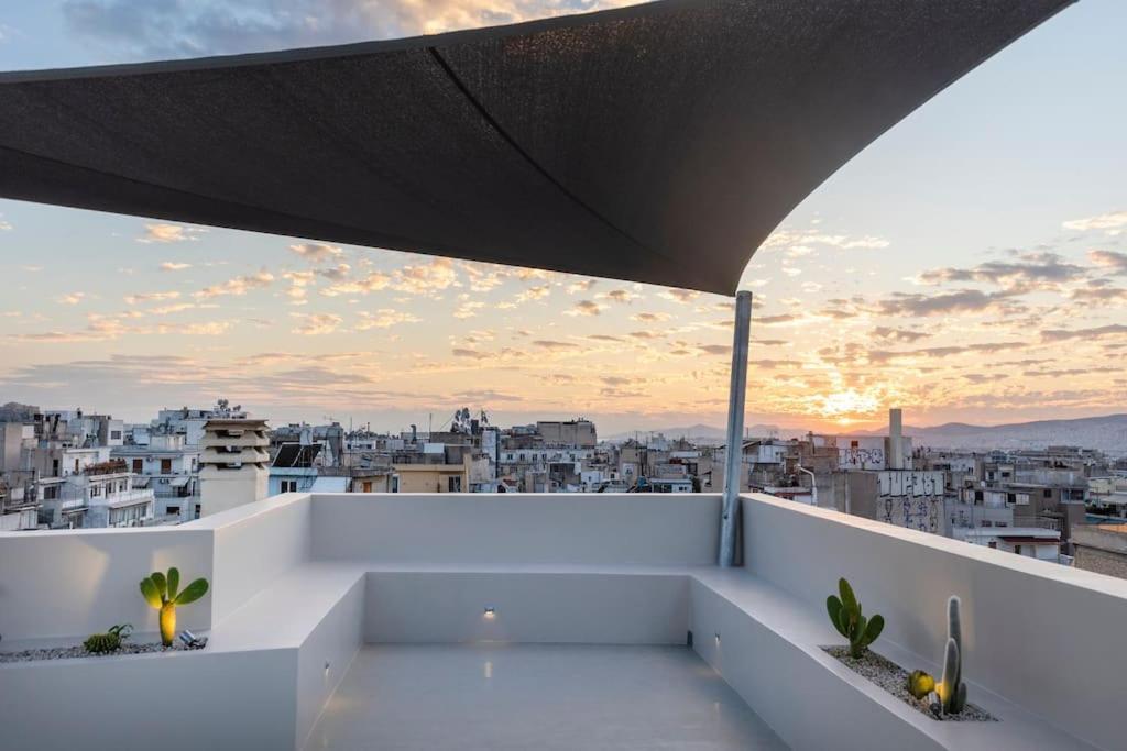 Penthouse With Private Rooftop And Hot Tub Athens